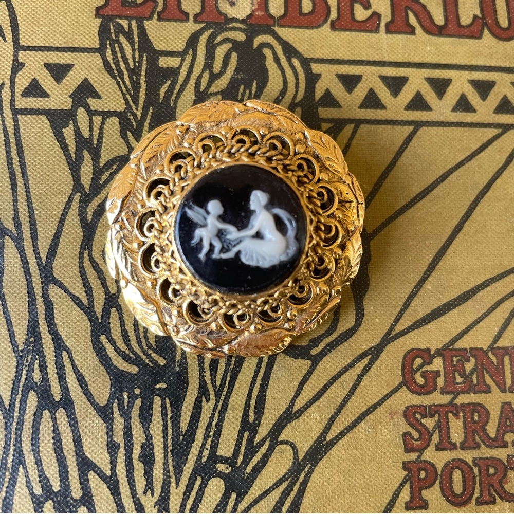 Cameo Brooch Pin Woman & Cherub Unmarked 1 1/2” Diameter Excellent Condition!
